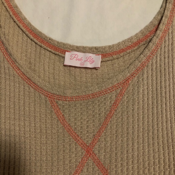 Pink Lily, light weight, 2XL, waffle weave top with rainbow & cream sleeves - Picture 3 of 10
